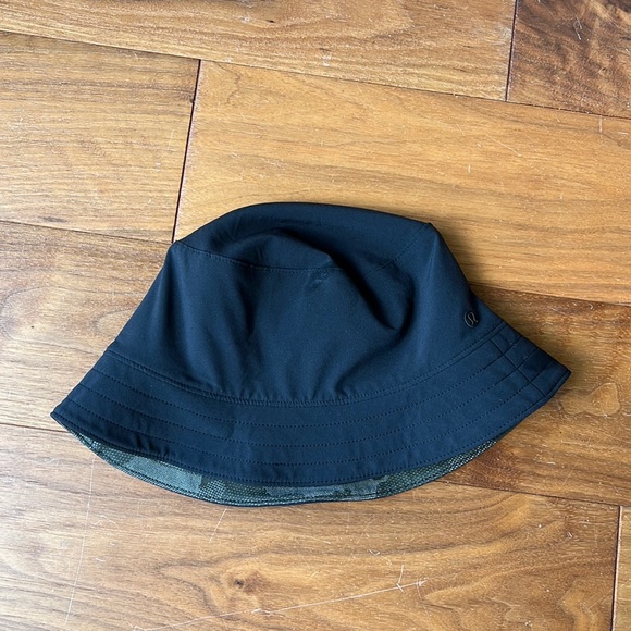 lululemon athletica Accessories - Lululemon Both Ways Reversible Bucket Hat